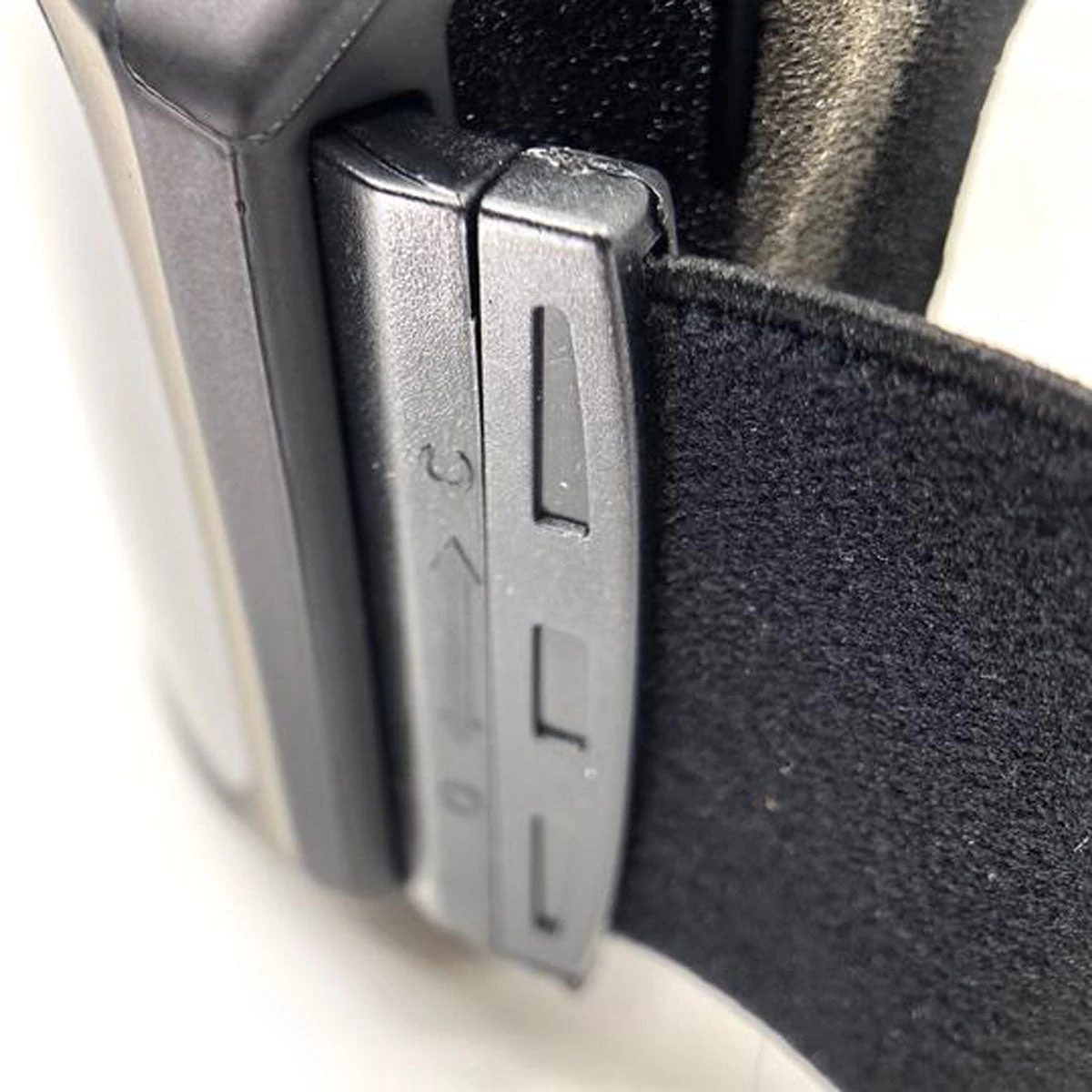 Ashbury Arrow Black Triangle Snowboard Goggles - Silver Mirror/Yellow Spare - Image 2